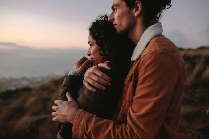 "Relationship advice infographic highlighting eight simple habits that help couples build trust, strengthen communication, and create lasting love."