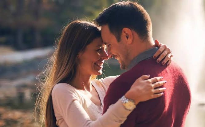 llustration about what keeps a relationship stronger with healthy habits that help couples build trust and lasting love.