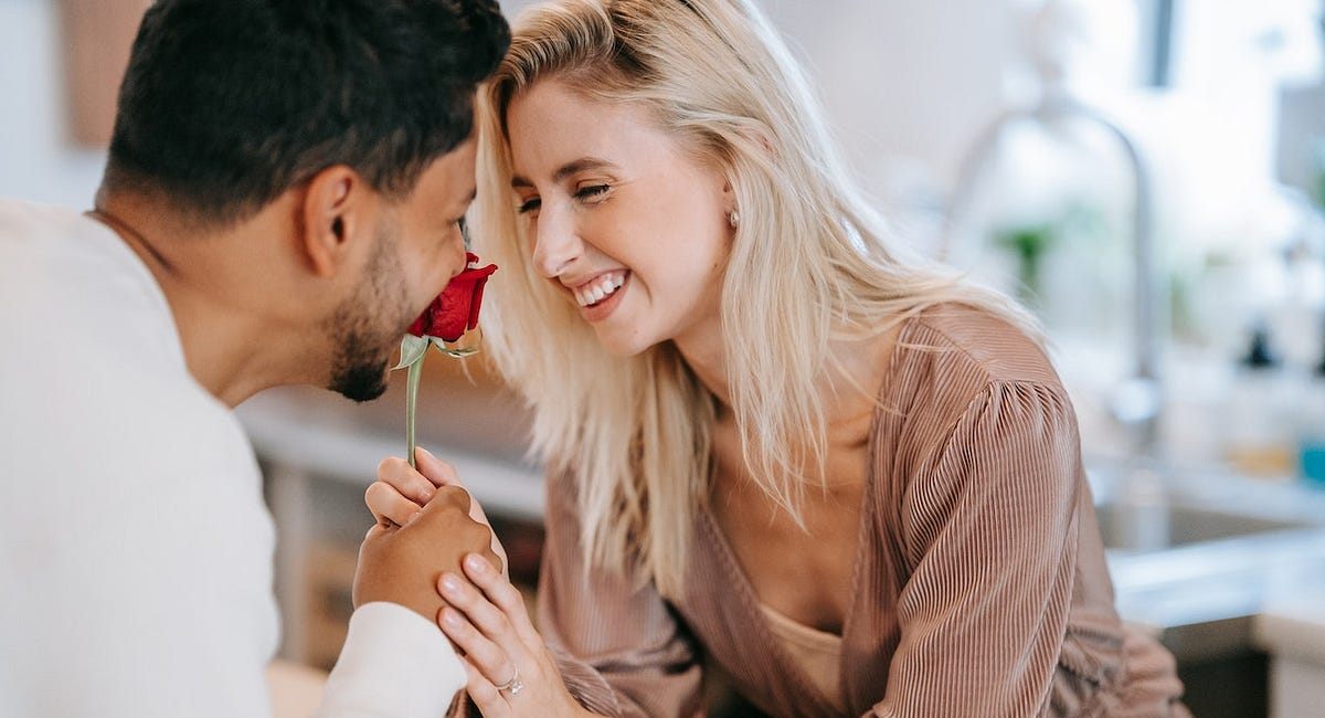 A smiling couple enjoying quality time together while practicing healthy relationship habits that strengthen love and emotional connection.
